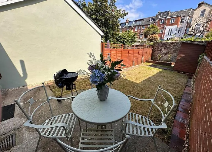 Stylish 3Br Cowes Cottage Close To The Waterfront