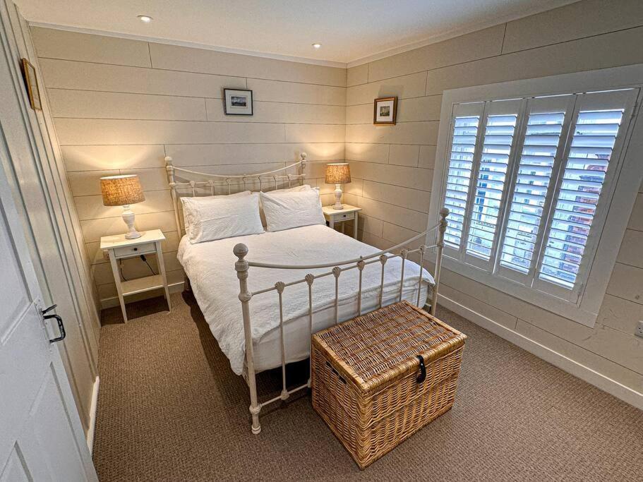Stylish 3br Cowes Close To The Waterfront Holiday home *